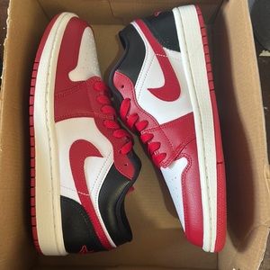 Brand new womens air jordan 1 low